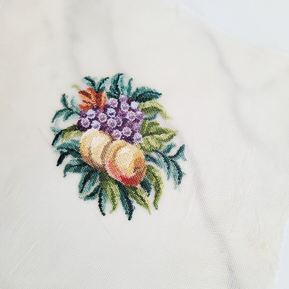 Vintage Petti Point Needlepoint Fruit Embroidery Panel  Peaches & Grapes 3.5"x3" - Picture 5 of 6